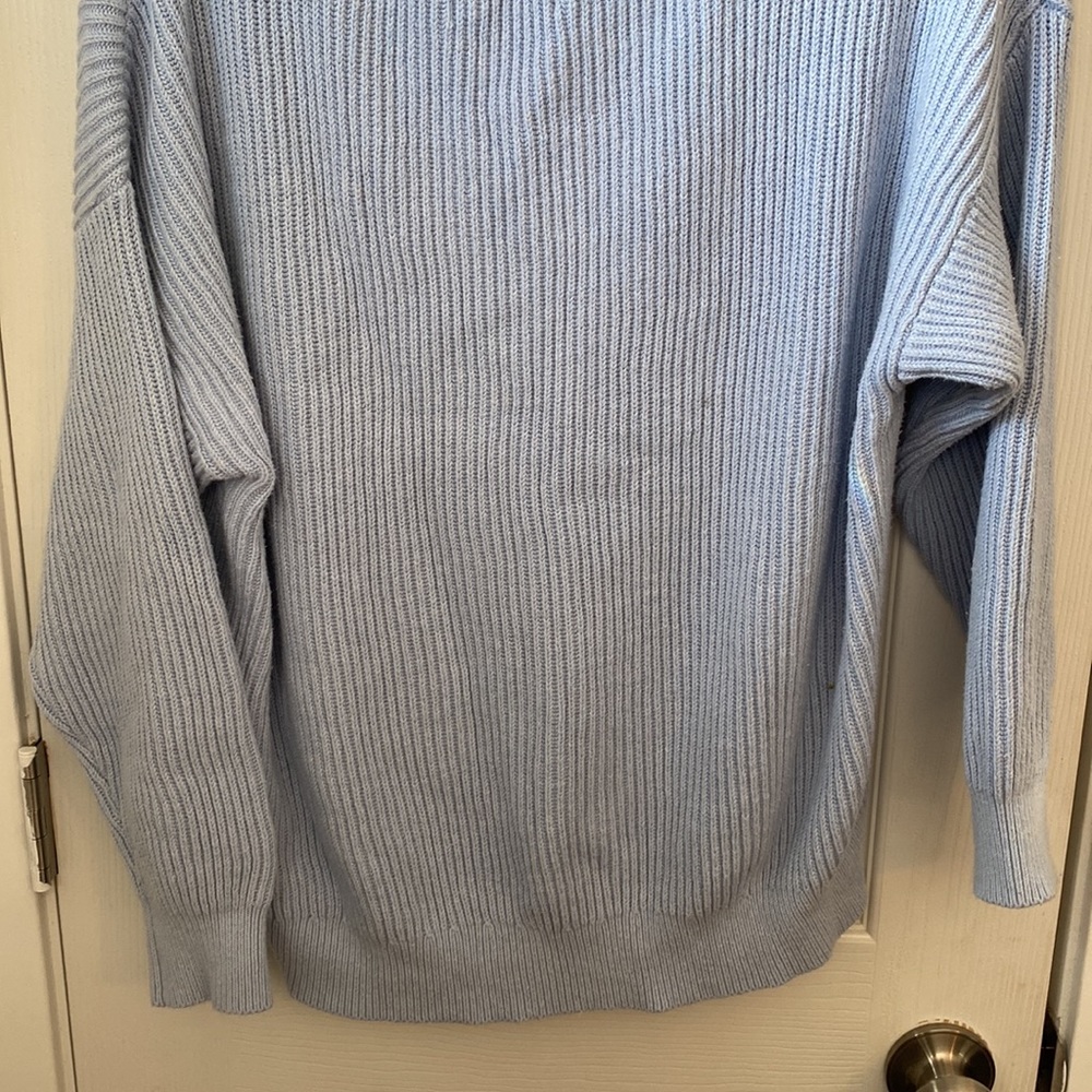Abercrombie and Fitch Light Blue Sweater
Purses bin - Picture 11 of 11